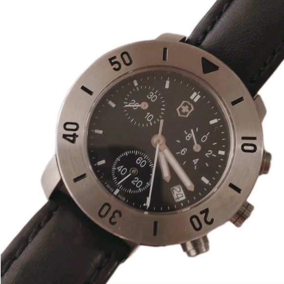 Victorinox V7-15 Women's Chronograph Watch (New Battery).